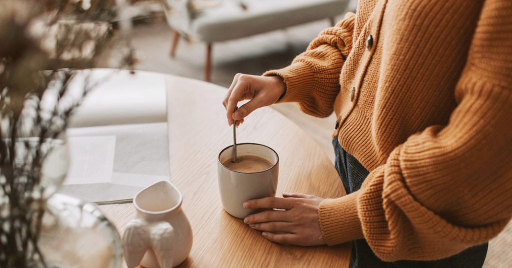 pcos woman drink coffee early in the day
